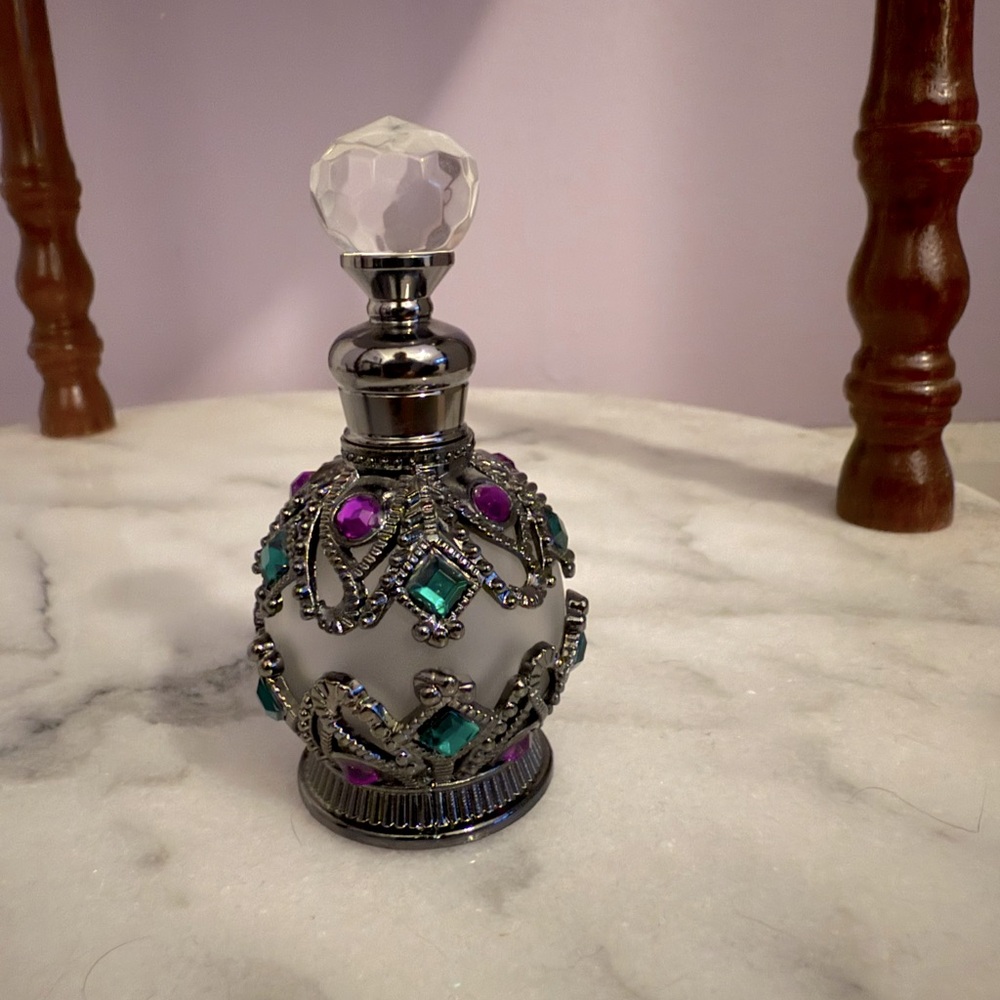 One Reusable 15ml Vintage Diamond-Edged Cone-Shaped Gray Glass Perfume Bottle